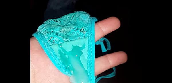  la tanga de mi tía llena de leche